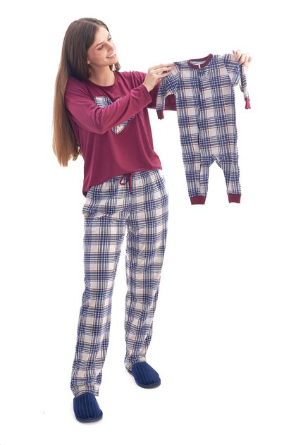 kit pijamas mamae e bebe xadrez vinho mania pijamas 02