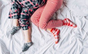 casal dormindo com pijama moletinho
