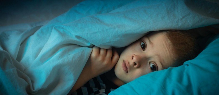 Medo de dormir sozinha: 7 dicas para sua criança superar.